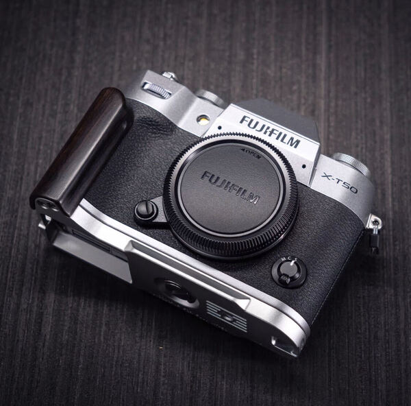 新品 富士フイルム FUJIFILM xt50用 ハンドグリップ