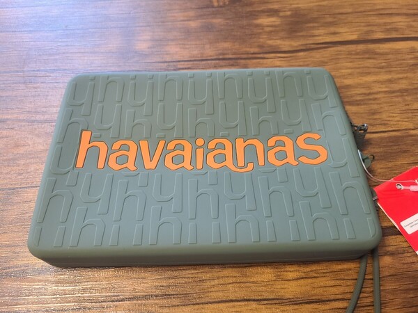 havaianas アウトドアポーチ カーキ