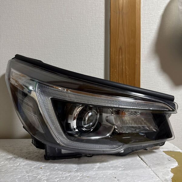 スバル フォレスター SK9 SKE 前期 右ライト LED 100-6040G