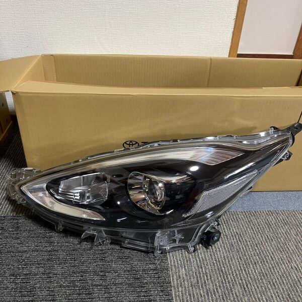 アクア 純正 左 ヘッドライト LED ライト 後期 NHP10 KOITO52-315 送料込み即決 アクア NHP10 後期 ライト 美品 No 30