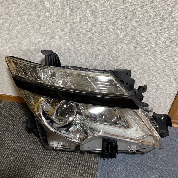 E52 TNE52 エルグランド 後期 右 ヘッドライト LED 送料込み 即決 破損無し No 165
