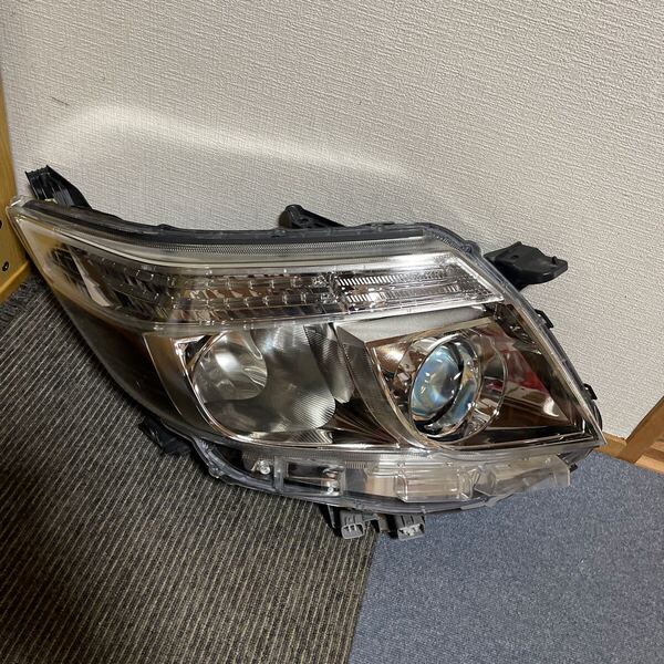 ZRR80G/ZRR85G 前期 ノア LED ヘッドライト右 側 KOITO 28-227 ヘッドランプ ランプ 印象E 送料込み 即決