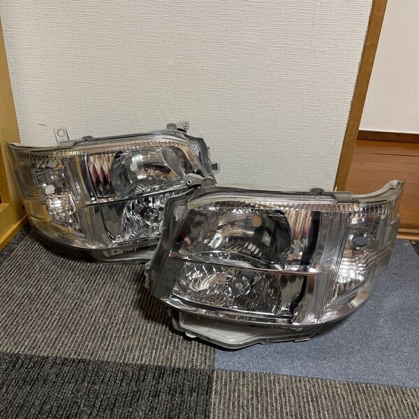 3型 HID 200 ハイエース左右ヘッドライト ハイルーフ KOITO 26-129 純正 トヨタ 送料込み 即決 印象左65 右 66