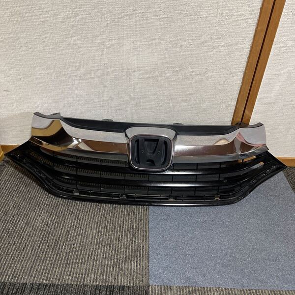 シャトル DAA-GP7 ラジエータグリル 送料込み 即決