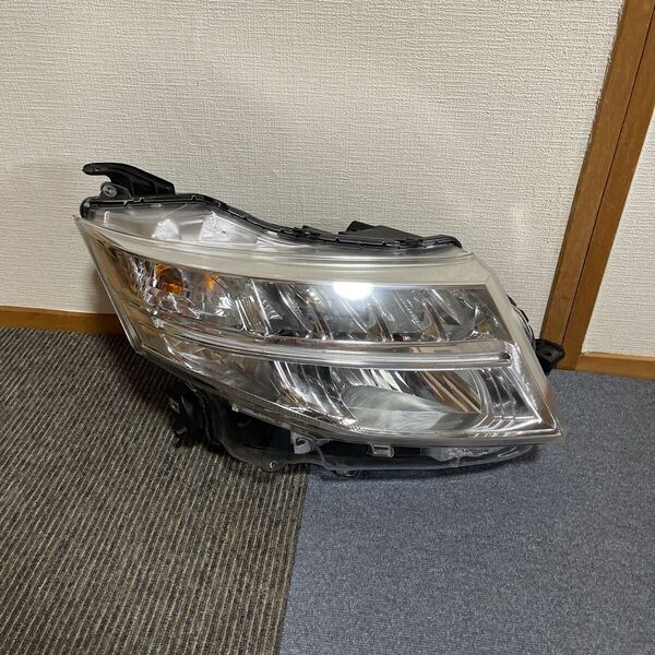 トヨタ 純正 M900A M910A ルーミー 前期 LED ヘッドライト 右側 運転席 STANLEY W3918 送料込み 即決