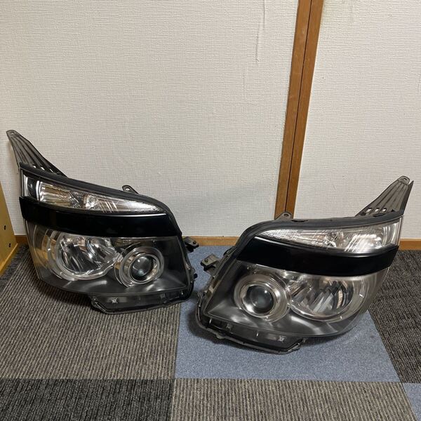 70/75 ヴォクシー VOXY 前期 ZRR70W ZRR75W ヘッドライト打刻 V7 左右セット KOITO 28-202 送料込み 即決