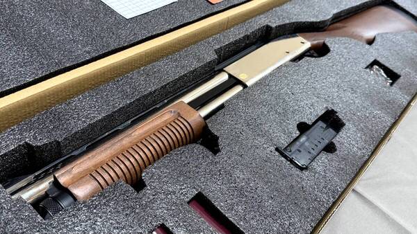 ■送料無料 未使用品 Golden Eagle ショートモデル シルバー/リアルウッドストック M870 ポンプアクション式 ガスショットガン 8885RW-SV■