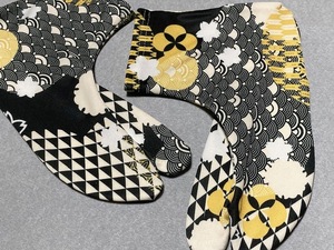 新柄入荷21~26cm対応・特殊ウレタン素材 小紋・紬に◆和柄ストレッチ足袋【黒系/和柄尽くし】男性26cmまでご使用できます