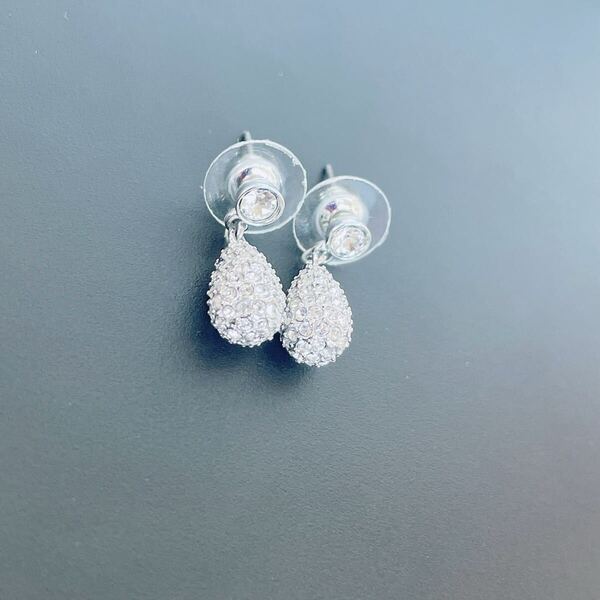 SWAROVSKI スワロフスキー 美品 正規品 アクセサリー ジュエリー シルバー ドロップ ぶら下がり シンプル ピアス キラキラ