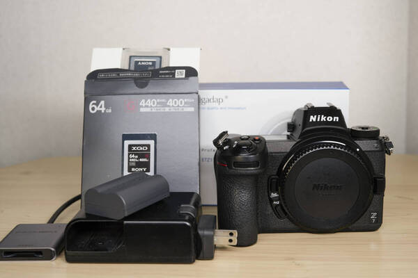 Nikon Z7 ボディ Sony XQD 64GB付 カードリーダー Megadap ETZ11 シャッター:25000以下