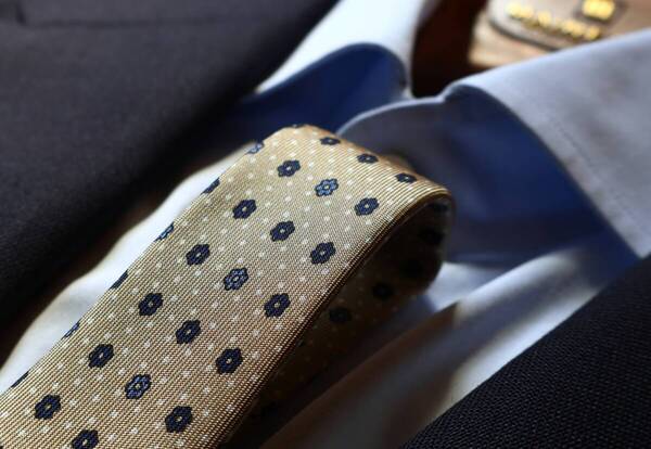 未使用 E.Marinella Napoli マリネッラ セッテピエゲ 限定生地 価格46,200円 大検幅8cm グレージュ ピンドット&ネイビー小紋