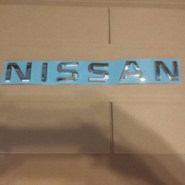 【ゆうパケット送料込】NISSAN エンブレム メッキシルバー 横35cm×縦4.5cm×厚さ5mm ビッグサイズ