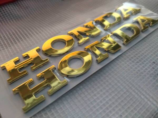【ゆうパケット送料込】HONDA 3Dエンブレム(両面テープ付) ゴールド 2枚組 縦2cm×横15cm プラスチック製 ホンダ