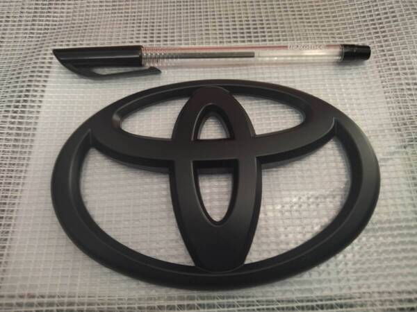 【13㎝】【ゆうパケット送料込】トヨタ(TOYOTA) ロゴ 3Dエンブレム マットブラック 縦9×横13 フロントグリル用 リア用