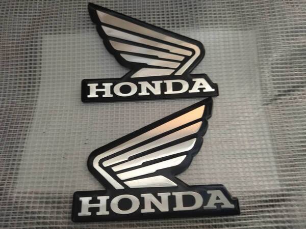 【ゆうパケット送料込】HONDA(ホンダウィング) 3Dエンブレム ブラック 左右2個セット 両面テープ付 ホンダ