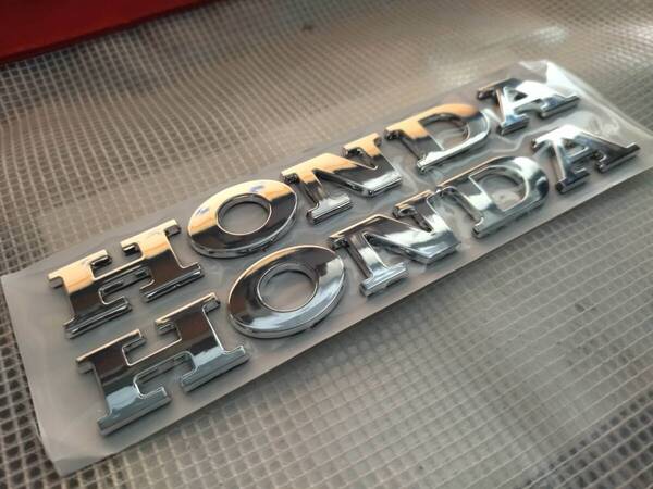 【ゆうパケット送料込】HONDA 3Dエンブレム(両面テープ付) メッキシルバー 2枚組 縦2cm×横15cm プラスチック製 ホンダ