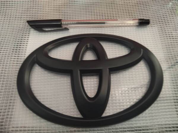 【15㎝】【ゆうパケット送料込】トヨタ(TOYOTA) ロゴ 3Dエンブレム マットブラック 縦10×横15 フロントグリル用 リア用