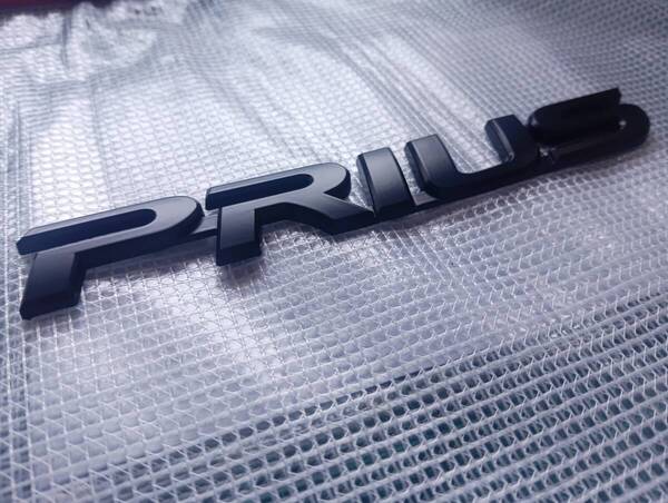 【ゆうパケット送料込】PRIUS(プリウス) 3Dエンブレム マットブラック 縦2.1cm×横16.0cm 金属製 TOYOTA トヨタ