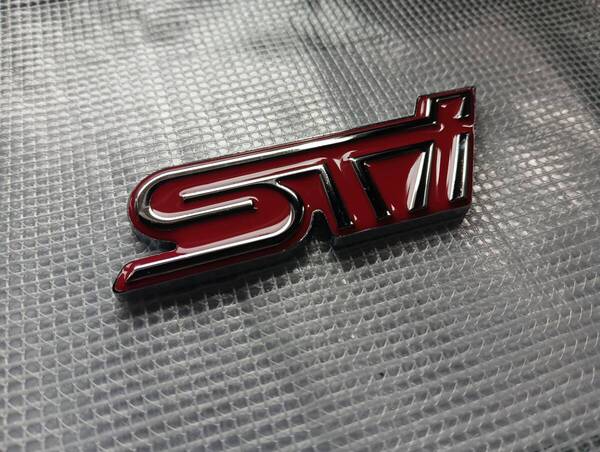 【ゆうパケット送料込】STI 3Dエンブレム レッド×メッキ 金属製 スバル SUBARU WRC