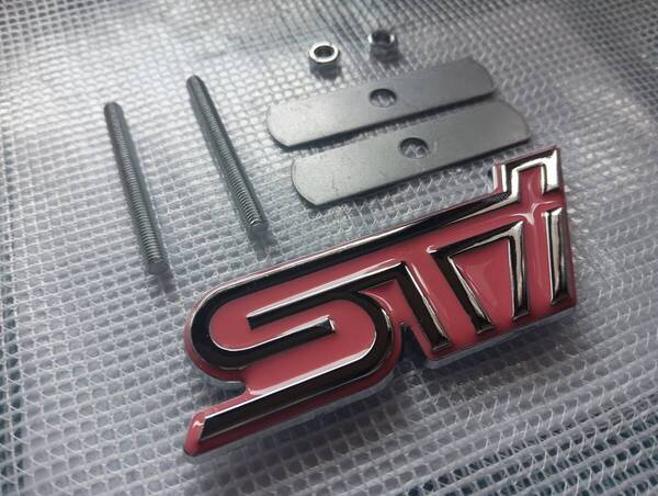 【ゆうパケット送料込】STI 3Dエンブレム (Fグリル用) ピンク/メッキ 縦3.6cm×横9.3cm 金属製 スバル