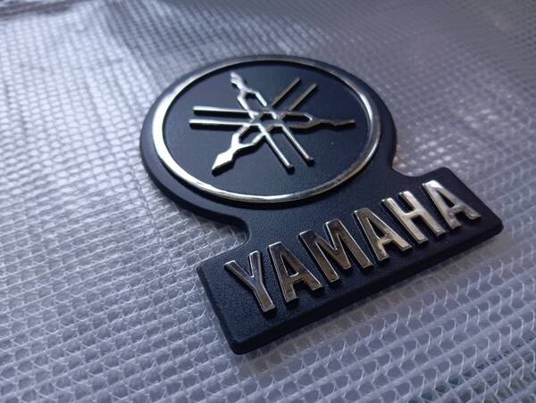 【ゆうパケット送料込】YAMAHA(ヤマハ) エンブレム メッキシルバー 両面テープ付