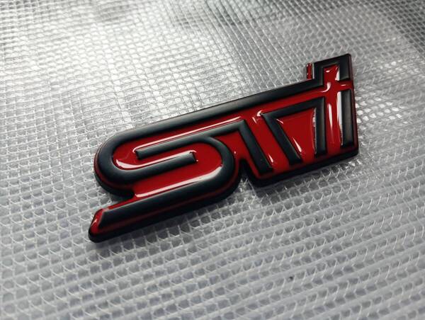 【ゆうパケット送料込】STI 3Dエンブレム レッド×ブラック 金属製 スバル SUBARU