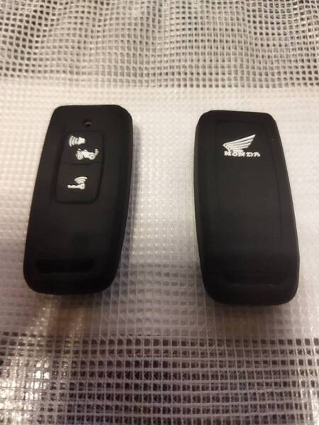 【ゆうパケット送料込】2021 PCX125(JK05) PCX160(KF47) DIO110(JK03) リード(JK12) シリコン製スマートキーケース 黒(ボタン:白)