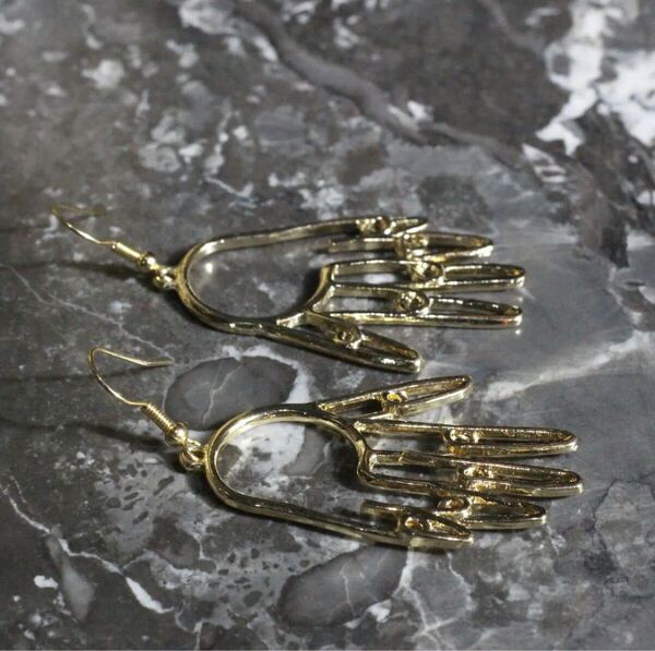 USA VINTAGE HAND DESIGN SWING EARRING/アメリカ古着手デザインぶら下がりピアス