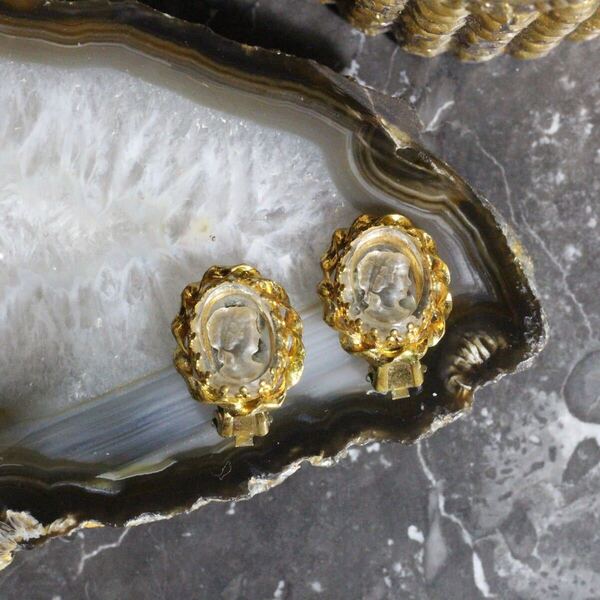 USA VINTAGE CLEAR CAMEO DESIGN EAR CLIPS/アメリカ古着クリアカメオデザインイヤリング