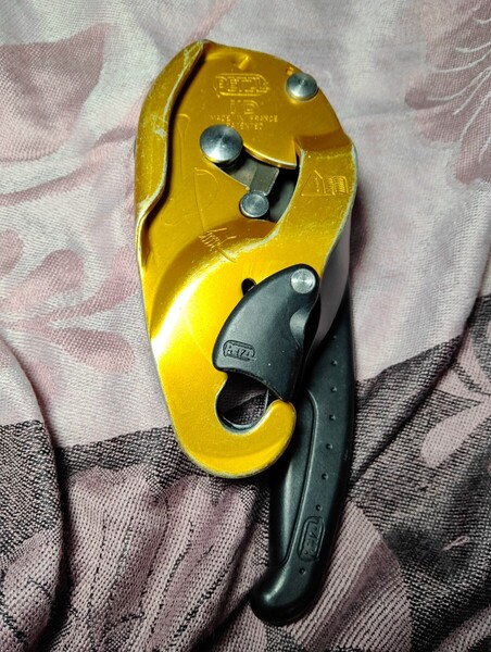 美品 ペツル アイディ PETZL ロッククライミング I'D ブレーキ ディセンダー 登山 アイディ クライミング