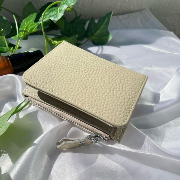 二つ折り財布 メンズ レディース 新品未使用 本革 レザー 薄い財布 革 スリムウォレット 小さい 薄型 小銭入れ ホワイト 白色 牛革