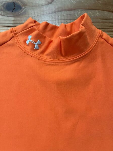 送料込み!UNDER AMOUR ハイネック 長袖Tシャツ オレンジ MD アンダーアーマー ロンT GOLF ゴルフウェア アンダーシャツ Tシャツ