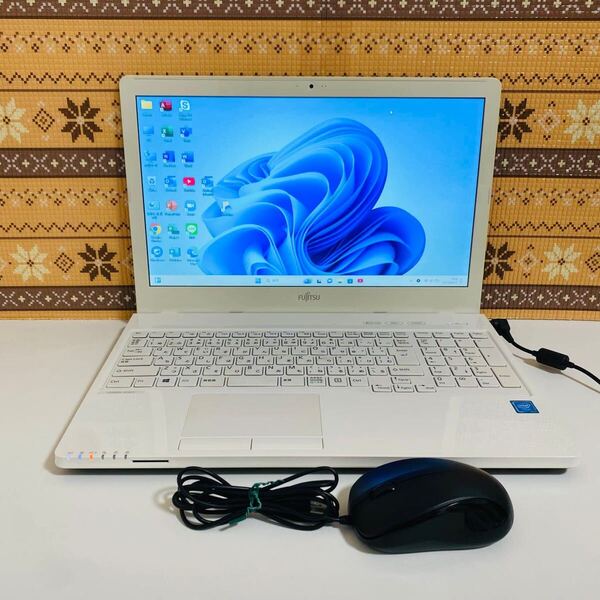 Y585 FujitsuノートパソコンWEBカメラSSD高速Windows11