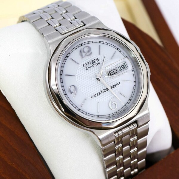稼働 CITIZEN 腕時計 eco drive ソーラー デイデイト 576