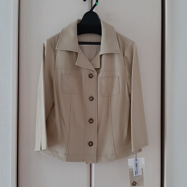 SAYURI 沙由梨【9号 Mサイズ】新品タグ付き 七分袖 ジャケット レディース 婦人服 ミセス 小泉アパレル ベージュ 送料無料 匿名配送
