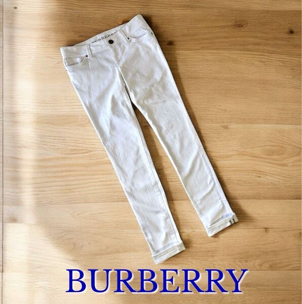 美品 BURBERRY 三陽商会 正規品 美脚効果 ホワイトデニム ストレッチパンツ スキニー レディース 伸縮性抜群 バーバリー レディース 細身