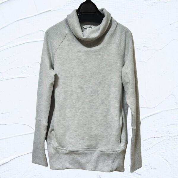 新品☆lululemon(ルルレモン) ハイネック長袖トップス☆ アウター/ロングTシャツ/女性スポーツウェア/カットソー/ヨガ/パーカー/トレーナー