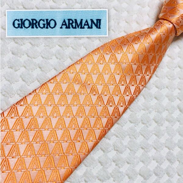 ■美品■GIORGIO ARMANI ジョルジオアルマーニ ネクタイ トライアングル 総柄 シルク100% イタリア製 光沢感 オレンジ ビジネス