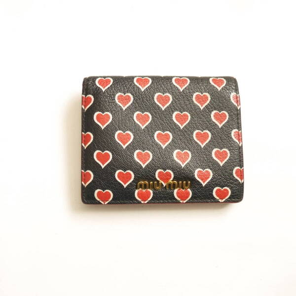 $ 美品 $ 激レア!■ ミュウミュウ ■ miumiu ■ マドラス ハート 総柄 本革 レザー製・ 2つ折り 財布 小銭入れ 付き ■ 黒 赤 ブラック