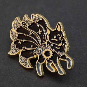 《六尾黒キツネJP守護神》■新品『六尾狐・きつね・キツネ・狐』■ ピンバッジ バッチ■おしゃれ ファッション《開運 ラッキーアイテム》