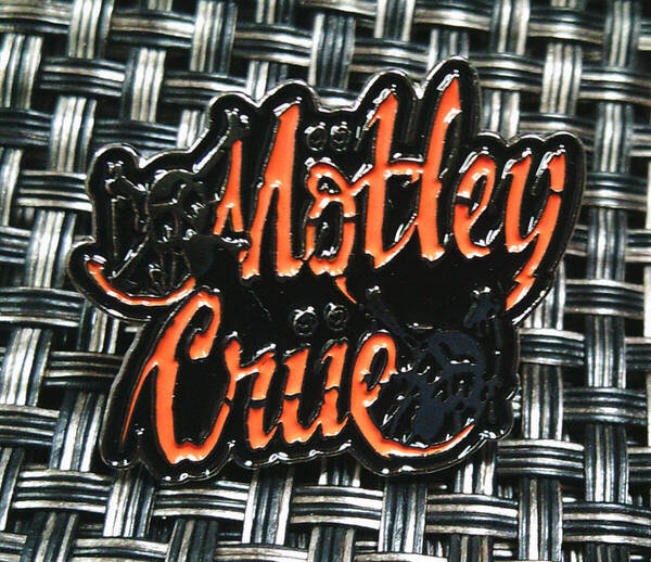 《NM髑髏MC赤黒銀》■新品『モトリークルーmotley crue』 ■ ミュージック 音楽 楽器 仲間 ■アメリカ バンド■金属 ピンバッジ バッチ