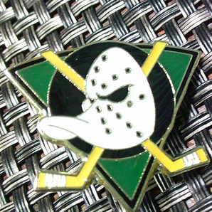 《PNアヒル仮面AD棒》氷魂◎新品アナハイム・ダックスAnaheim Ducks NHL カナダ アメリカ アイスホッケー チーム■金属ピンバッジ バッチ