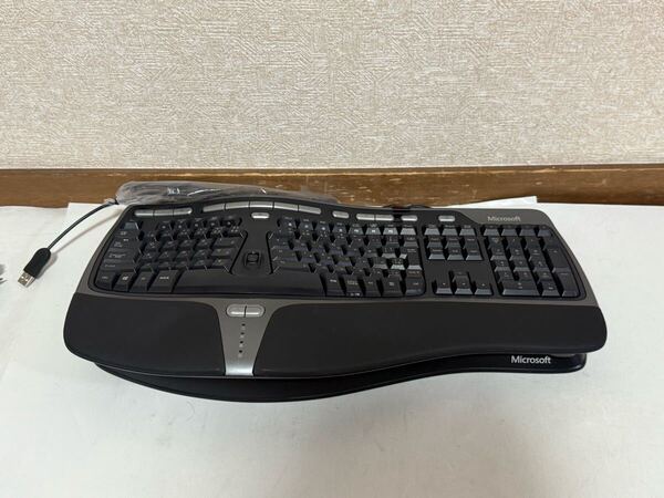 マイクロソフト キーボード 有線/人間工学デザイン Natrual Ergonomic Keyboard 4000 B2M-00029