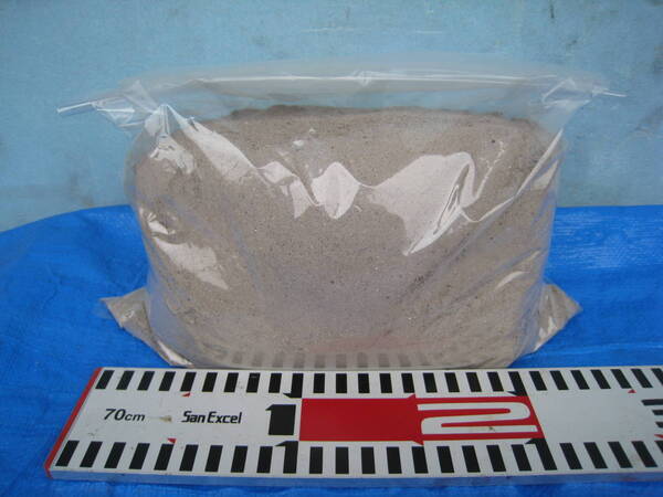 ★ 灰・木灰・約1kg★乾燥サラサラ綺麗★火鉢・あく抜き・洗剤★2㎜目フルイ通し★送込み