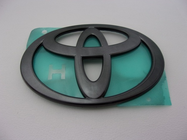 【 トヨタ MXWH60系 PRIUS 】 MXWH60系 プリウス プラチナ ブラック フロント トヨタマーク エンブレム
