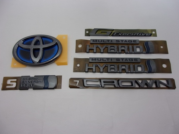 7トレジャー 【 HYBRID 】 トヨタ 220系 クラウン ハイブリッド(G-Executive) プラチナ ブラック エンブレム 6点セット