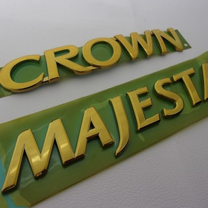 7トレジャー 【 210系 クラウン マジェスタ 】プレミアム ゴールド CROWN/MAJESTA 文字 エンブレム 2点セット