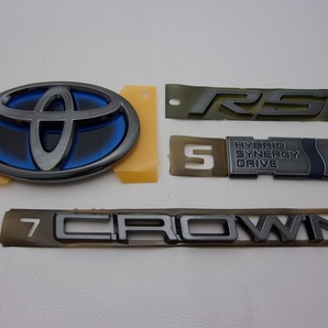7トレジャー 【 TOYOTA 220系 CROWN RS HYBRID 】 トヨタ 220系 クラウン RS ハイブリッド プラチナ ブラック エンブレム 4点セット