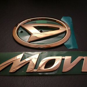 7トレジャー 【 ダイハツ LA100系 ムーヴ DAIHATSU LA100系 MOVE 】 プレミアム ゴールド エンブレム リア 2点セット