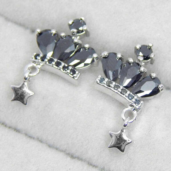 残り1点★新品★10連 CZブラックダイヤモンドピアス 王冠 プラチナ仕上 シルバー925 レディースアクセサリー ジルコニア イヤリング化可